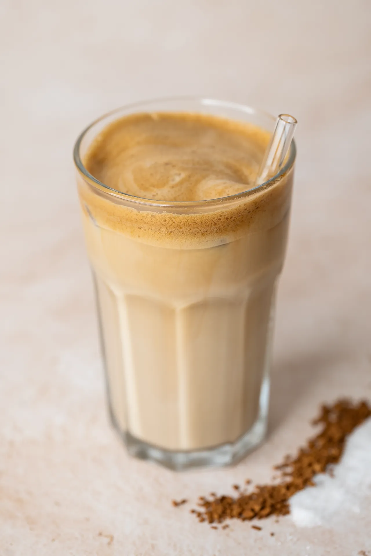 Einfacher Eiskaffee mit Instantkaffee