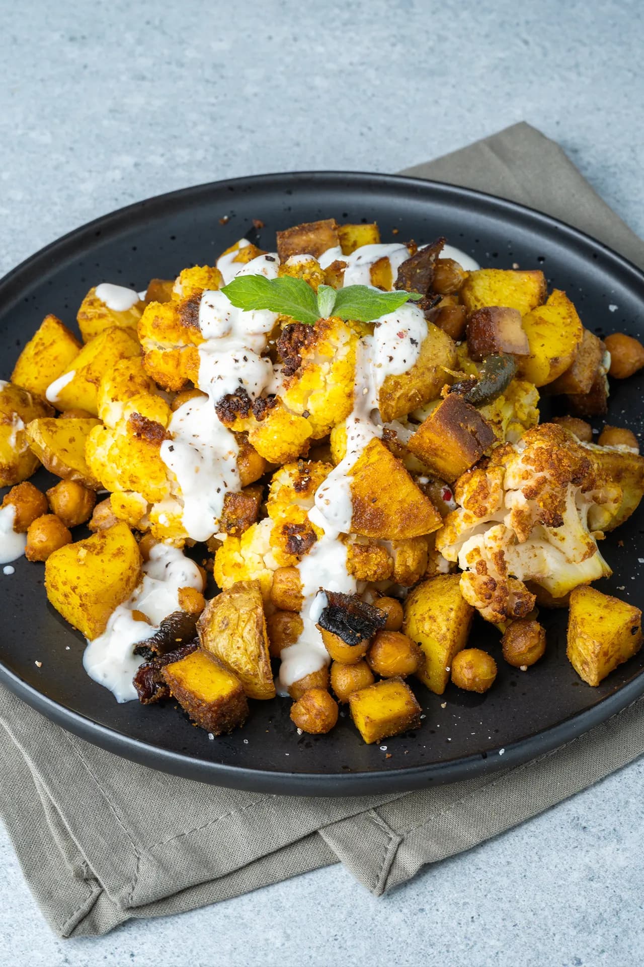 Curry-Blech mit Blumenkohl und Kartoffeln